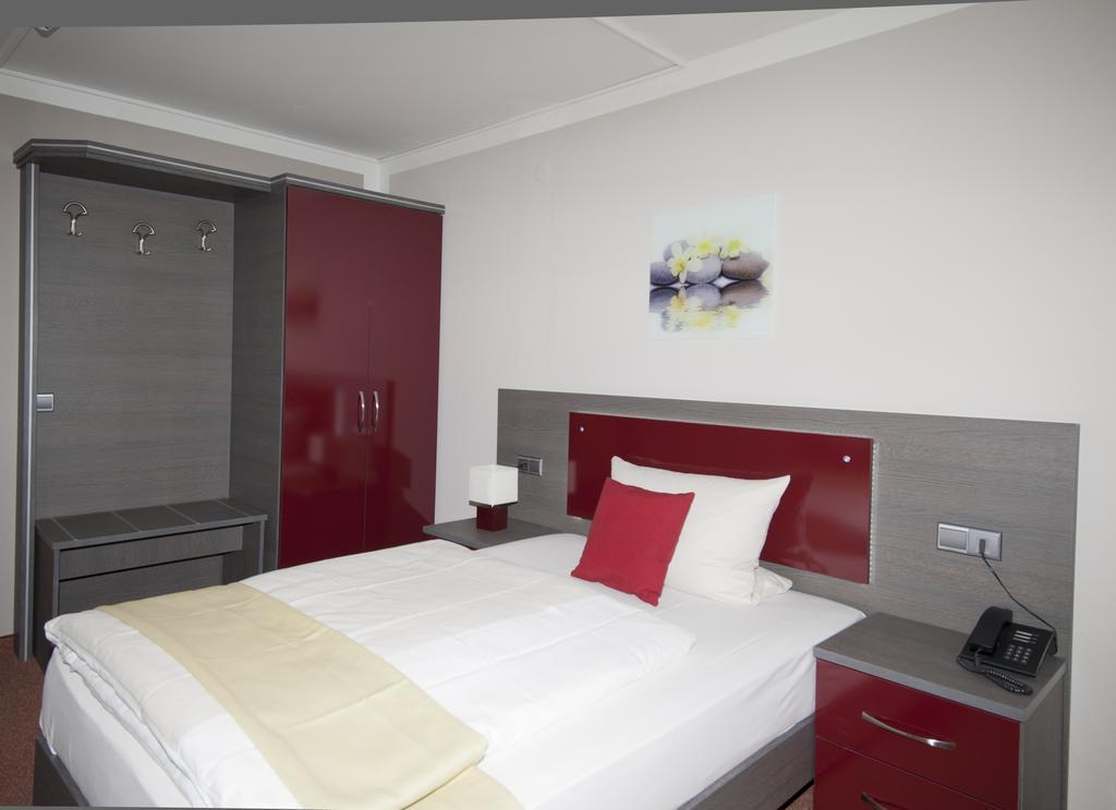 Waldhotel Sindelfingen Am Eichholz Room photo